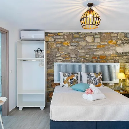 La Isla Χρυσή Αμμουδιά